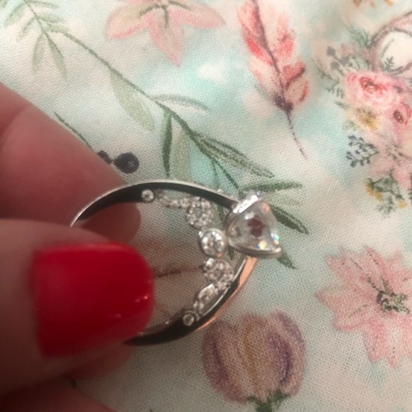 Women’s CZ stones set in SS ring - Picture 5 of 5